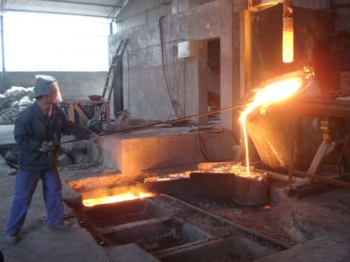 為什么鎳鐵合金爐爐襯耐火材料要選擇鎂鉻材質的？